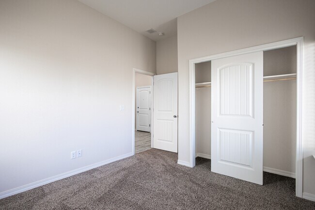 Building Photo - 14852 Mike a Mendoza Ave