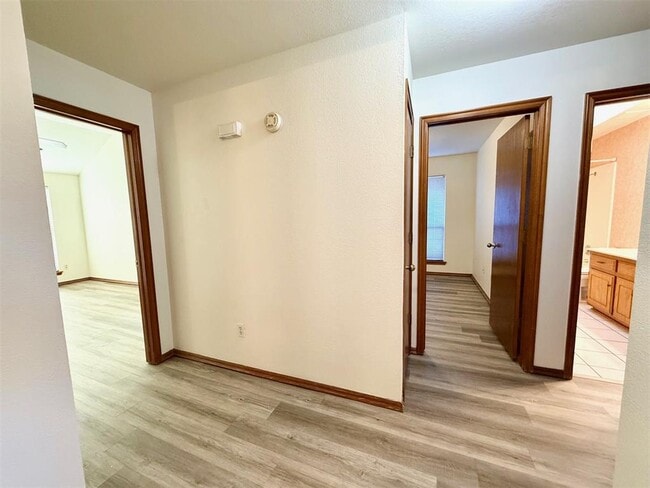 Building Photo - 405 Edwards Dr