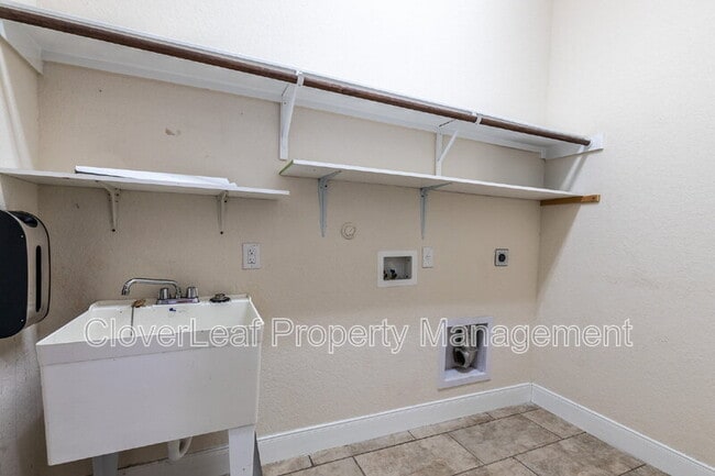 Building Photo - 908 Sussex Cove