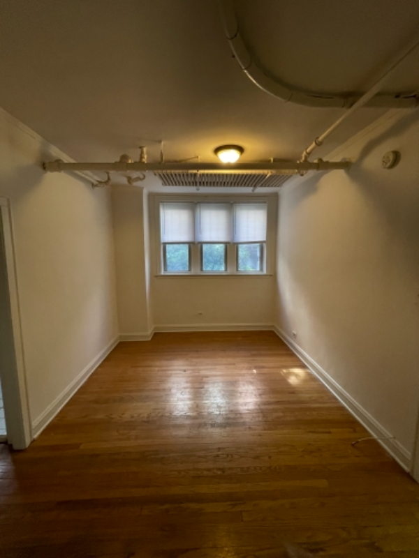 Building Photo - 832 S Austin Blvd