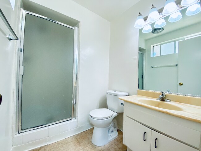 Building Photo - 1440 Centinela Ave