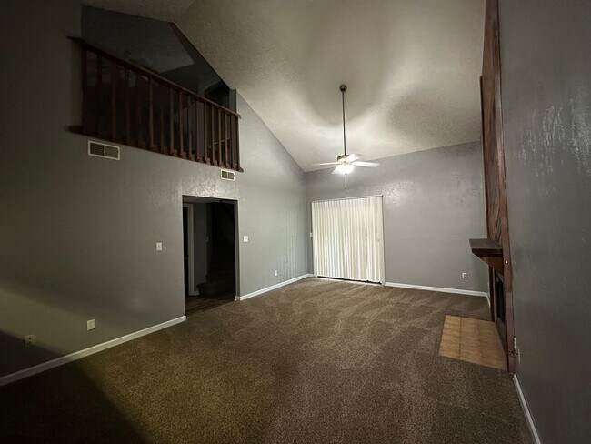 Building Photo - Upstairs unit off Apalachee Parkway!