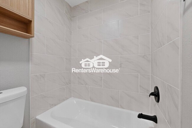 Building Photo - 3945 Spoonwood Ln