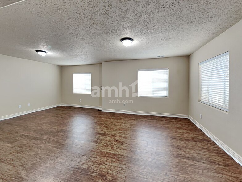 Building Photo - 1245 E 640 S