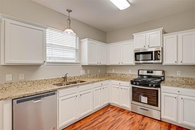 Building Photo - 6519 Bella Noche Dr
