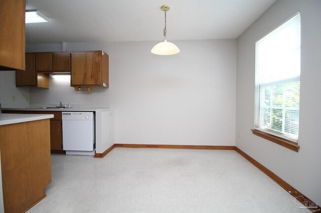 Building Photo - 8110 Stonebrook Dr
