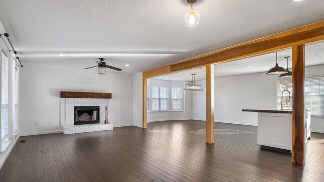 Building Photo - 649 Charles Ln