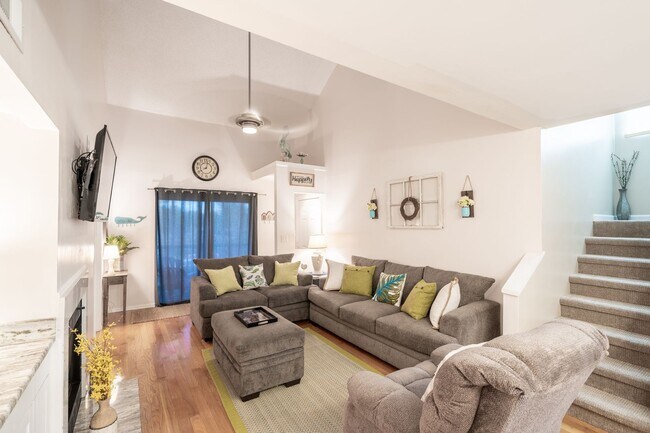 Building Photo - Furnished All-Inclusive 4bed/3bath condo a...