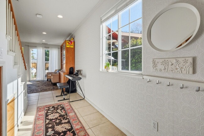 Building Photo - 820 Almar Ave