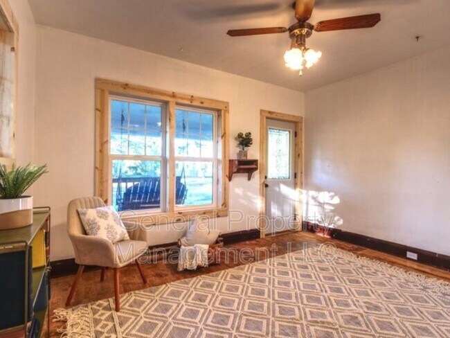 Building Photo - Charming 4 Bedroom, 1 Bathroom Home For Rent