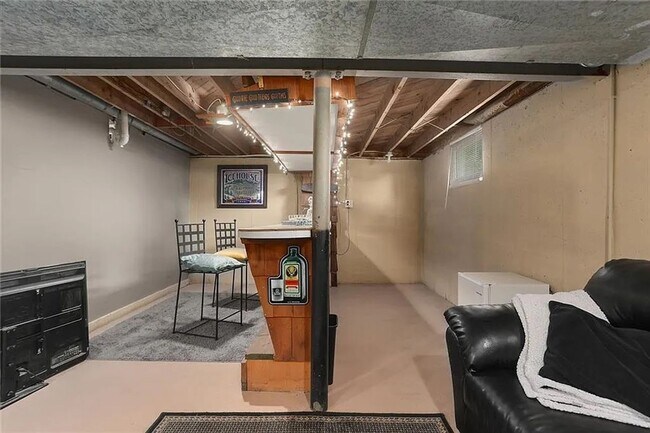 Building Photo - 8500 Longview Rd