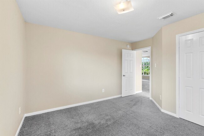 Building Photo - 2423 Pinpoint Dr