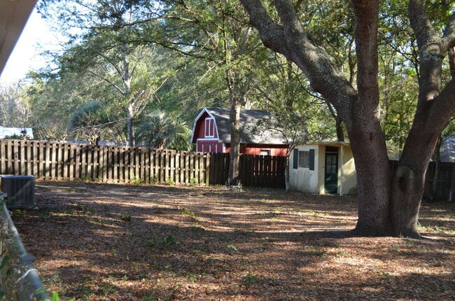 Building Photo - Beautiful corner lot home!