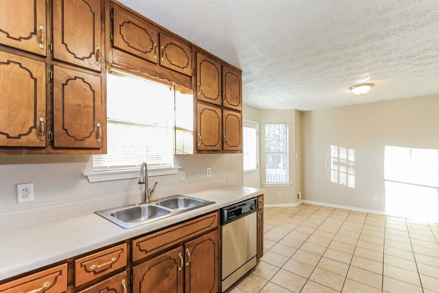 Building Photo - 320 Laurel Ln