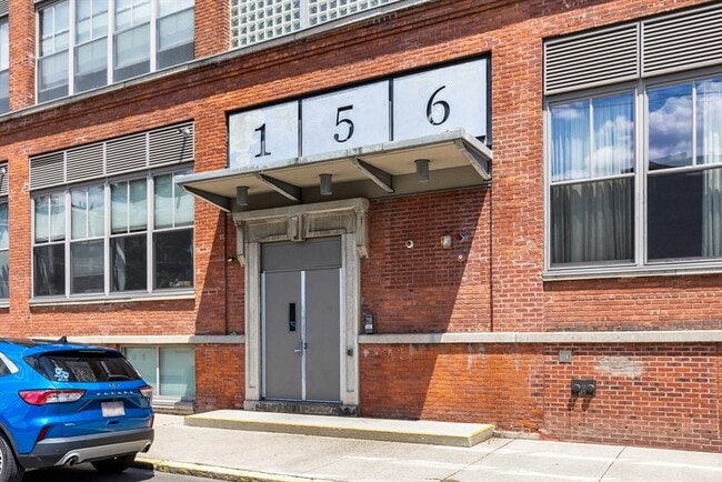 Building Photo - 156 Porter St
