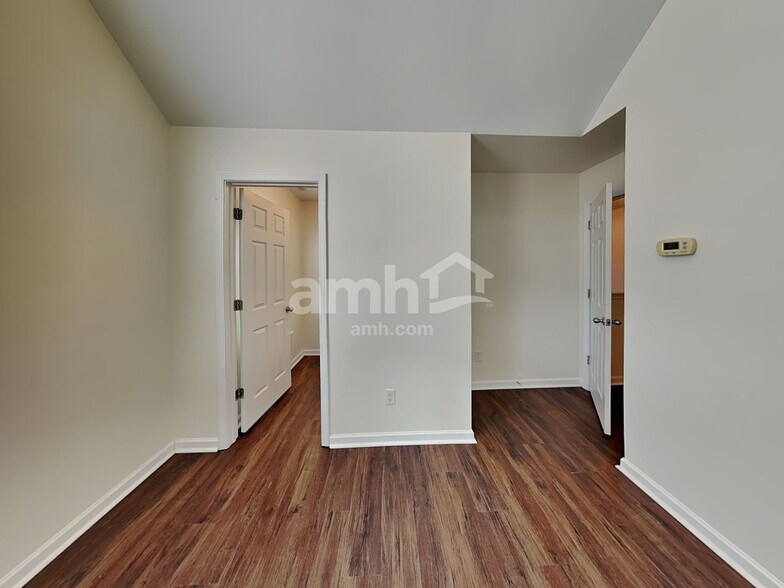 Building Photo - 1649 Woods Ln