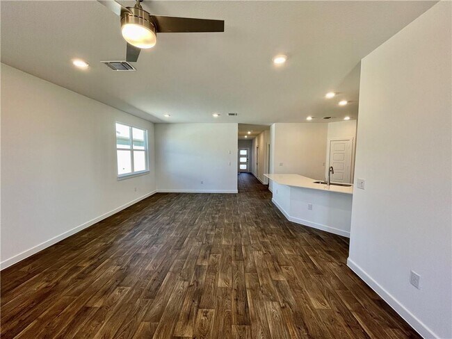 Building Photo - 3025 Egan Dr