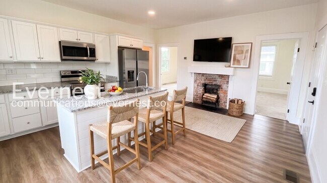 Building Photo - Spacious Home with Fireplace & Deck / 2 beds 2 baths / Available now!