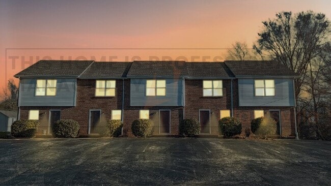 Building Photo - 1531 E Knollwood Cir