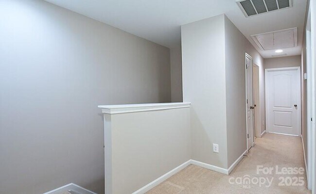 Building Photo - 8204 Viewpoint Lane