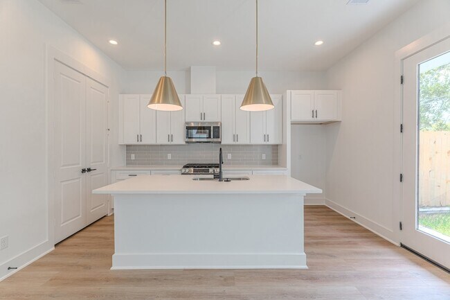 Building Photo - 7707 Inwood Grv Ln