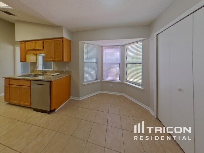 Building Photo - 6466 Diamond Leaf Ct N