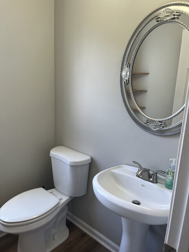 Building Photo - "Spacious 4-Bedroom Gem in Hermitage with 2.5 Baths and 1,824 Sq Ft of Comfort!"