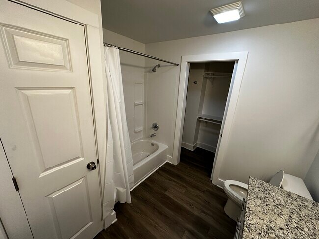 Primary Bathroom/Linen Closet/Walk in Closet - 3300 Nashville Ave