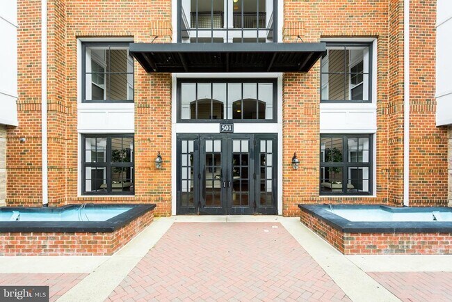 Building Photo - 501 Hungerford Dr