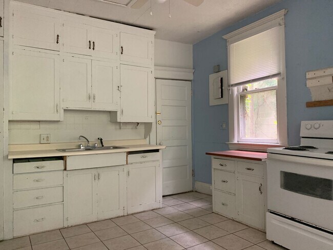 Building Photo - 512 Pearl Ave