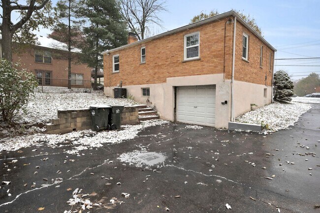 Building Photo - Green Twp- Cozy 2 Bed 1 Bath