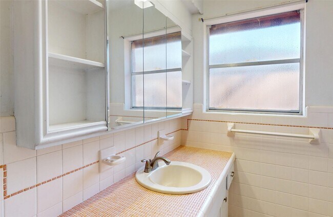 Building Photo - 5005 Cedar Creek Dr