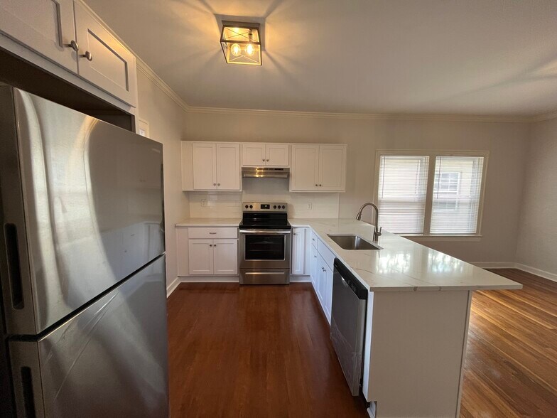 Building Photo - 2149 Mango Pl