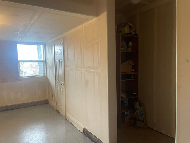Building Photo - Beautiful Murray Hills Condo Townhome Now ...