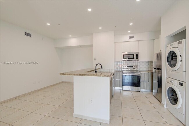 Building Photo - 7330 NW 114th Ave