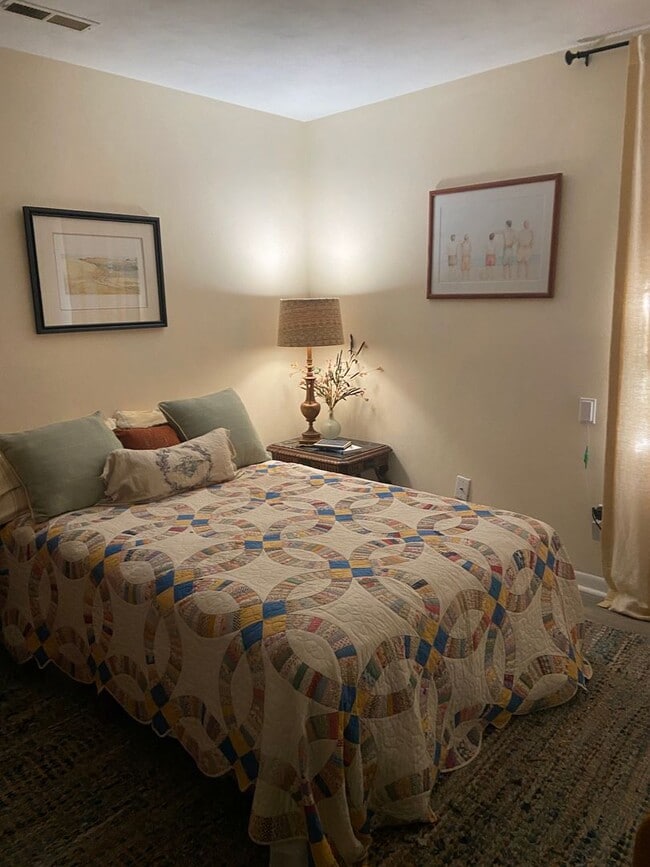 Building Photo - Charming 2 Bedroom 2 Bathroom Condo Locate...