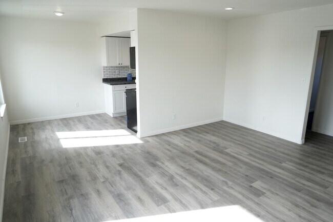 Building Photo - Layton 4-plex