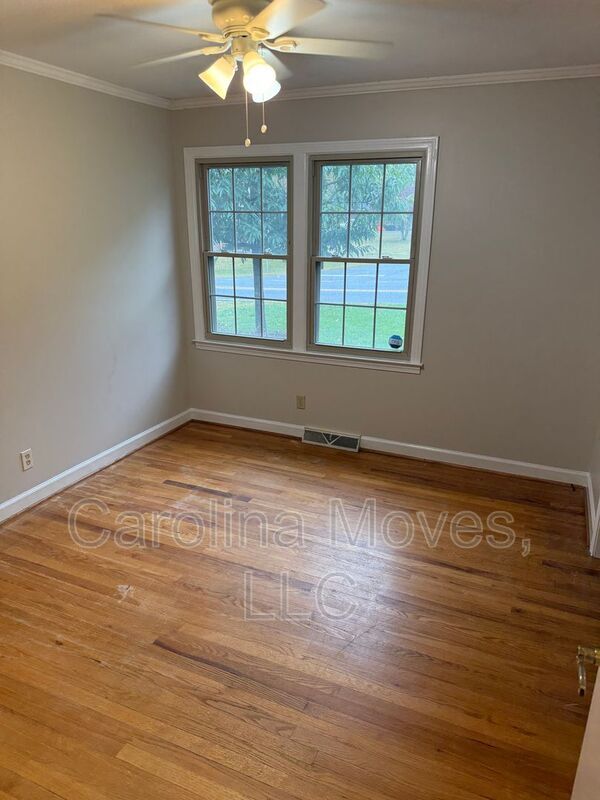 Building Photo - 708 W Lee Rd