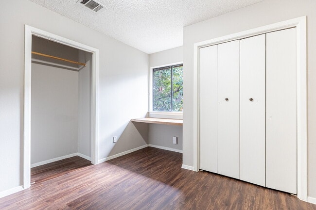 Building Photo - 6201 Berkett Cove