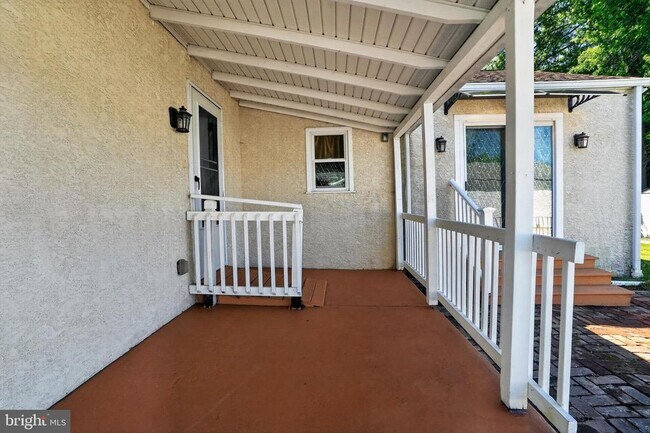 Building Photo - 137 Walker Ln