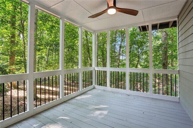Building Photo - 545 Woodman Pl