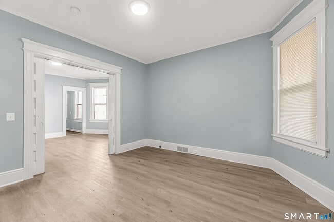 Building Photo - 105 Carleton Ave