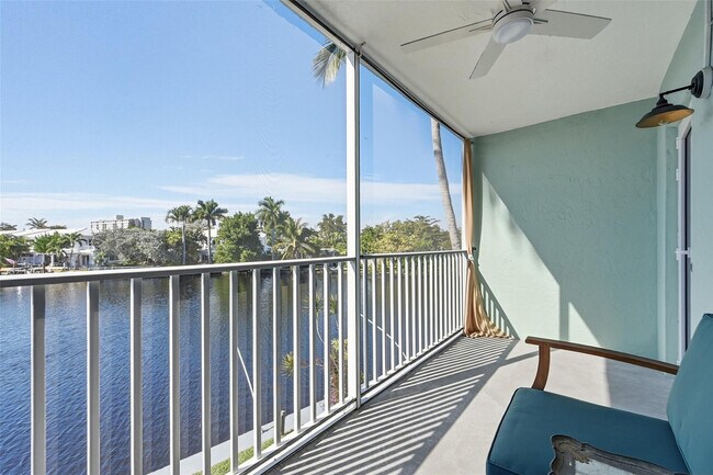 Building Photo - 801 NE 18th Ct