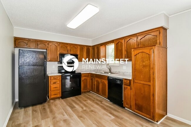 Building Photo - 4 Bedroom Pet-Friendly Home in BELTON, MO with Main Street Renewal