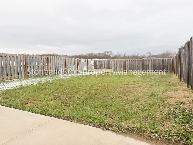 Building Photo - 3 Bedroom 2.5 bath