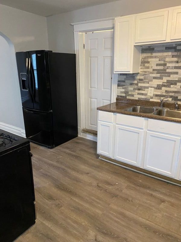 Building Photo - 1340 E 76th St