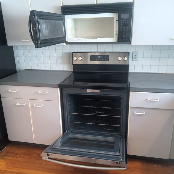Clean and new oven and microwave - 29 Ogden St