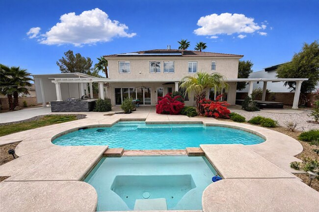 Building Photo - Northwest Valley 6 bdr  4400 sq ft  with RV parking, pool, covered patio -  all on a 1/2 acre lot!