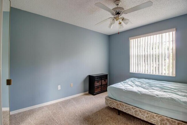 Building Photo - 2610 18th Ave S