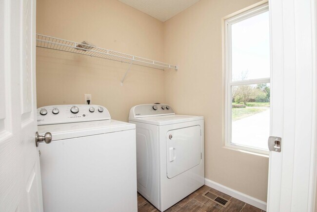 Building Photo - Knoxville 37849 - 3BR/2.5BA home with wash...